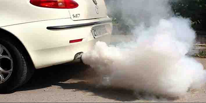 دھواں چھوڑنے والی گاڑیاں سڑکوں سے ہٹانے کا حکومتی فیصلہ