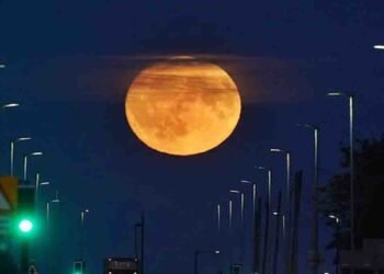 پاکستان میں سپر مون 2025 کا دلکش نظارہ