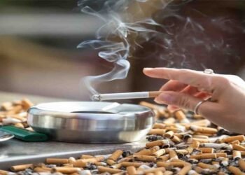 پاکستان میں تمباکو نوشی کے خلاف آگاہی مہم کے دوران شہریوں کا احتجاج