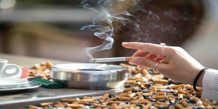 پاکستان میں تمباکو نوشی کے خلاف آگاہی مہم کے دوران شہریوں کا احتجاج