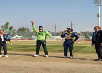 پاکستان بمقابلہ سری لنکا دوسرا ون ڈے میں ٹاس جیت کر پہلے فیلڈنگ کا فیصلہ کرتے ہوئے پاکستانی ٹیم