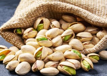 رات کو پستے کھانے کے فوائد سے متعلق تحقیق کی تصویر