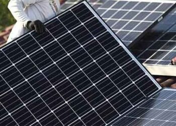 پاکستان میں سولر پینل کی مقبولیت اور بڑھتی ہوئی تنصیب کی نمائندہ تصویر