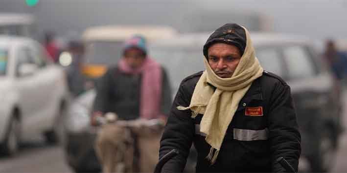 شدید سردی کی پیشگوئی کے ساتھ دھند اور ٹھنڈے موسم کی تصویر