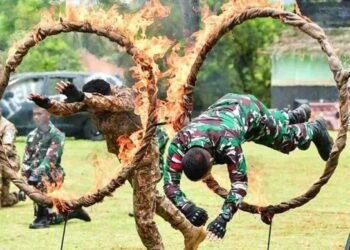 پاکستانی اور انڈونیشین فوجیوں کی مشترکہ انسداد دہشت گردی آپریشنز کی مشق کی تصویر