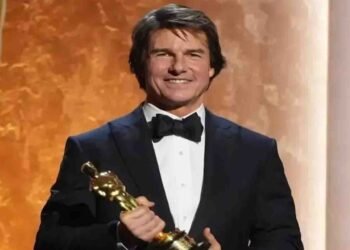 ٹام کروز آسکر وصول کرتے ہوئے – 2025 گورنرز ایوارڈز میں اعزازی آسکر